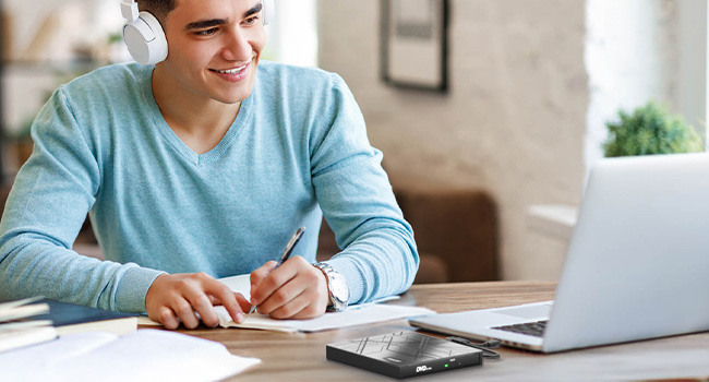 How to Play a CD on a Desktop Computer