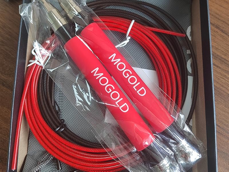 Speed skipping ropes for fitness man 