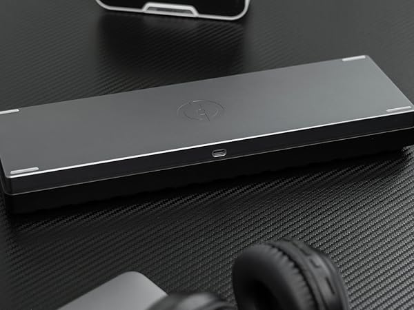 black keyboard