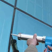 Caulking tool
