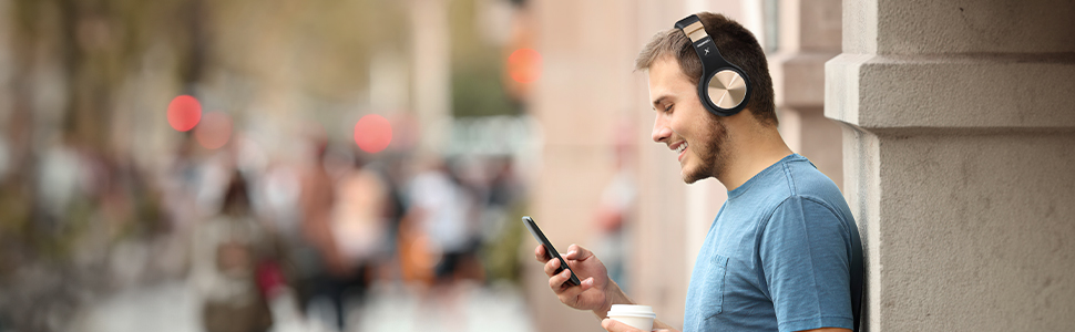 Wireless over-ear Headphones