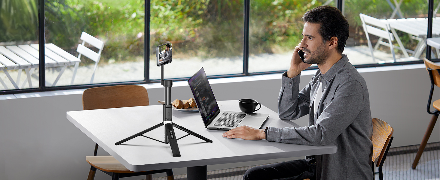 Adjustable selfie stick