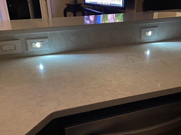 Receptacle Outlet with Night Light,Tamper-Resistant,15A,2 Pole,Standard Electrical Outlets