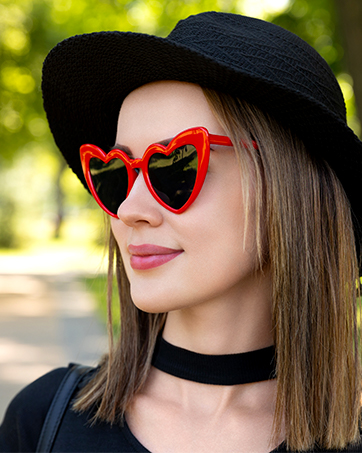 The total length of fashionable and fun heart glasses