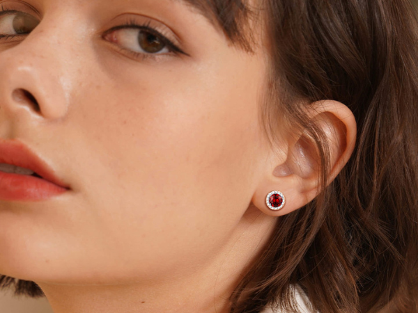 round stud earring