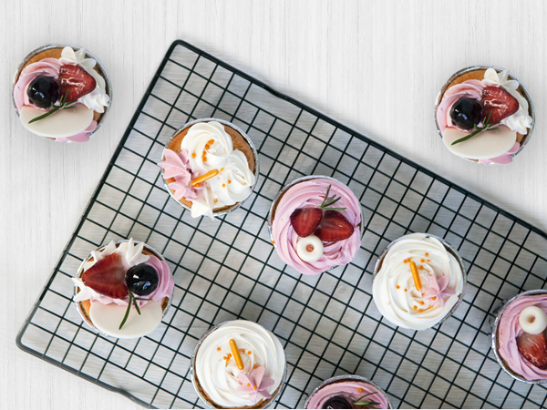 piping bags and tips set