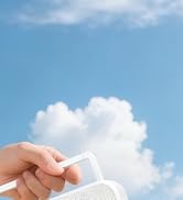 Portable CD player with carrying handle