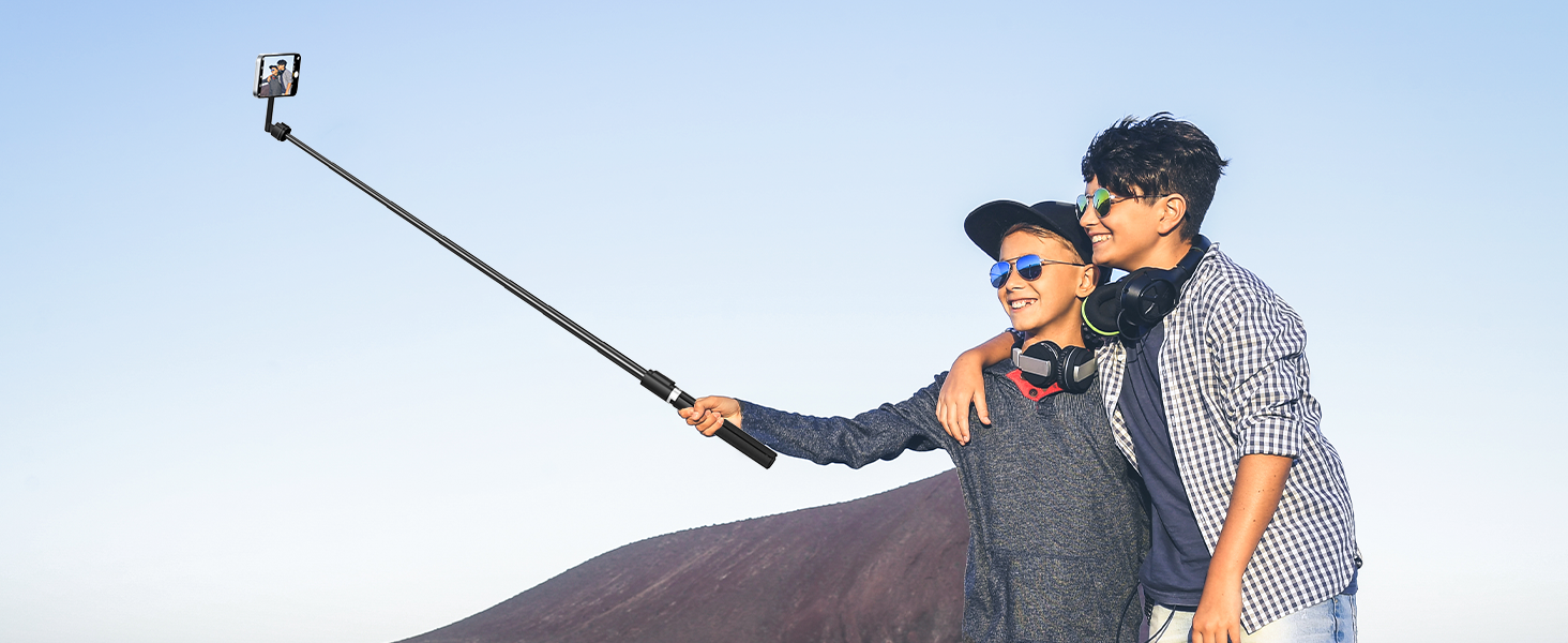 Magnetic selfie stick for phone