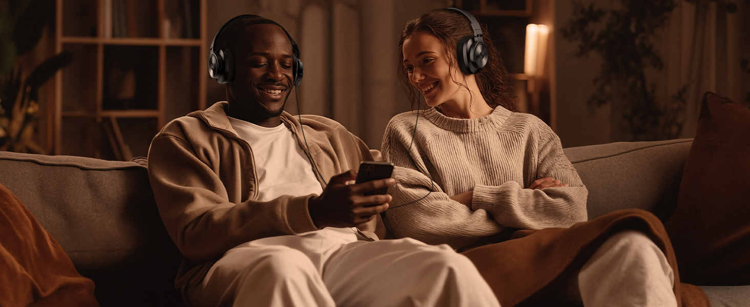 Connect a second pair of headphones via the 3.5mm/6.35mm ports