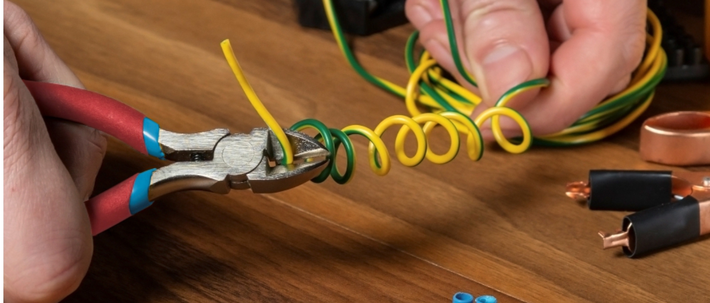 klein Diagonal Cutting Pliers with Precision Flush Cutter is Light and Ultra-Slim