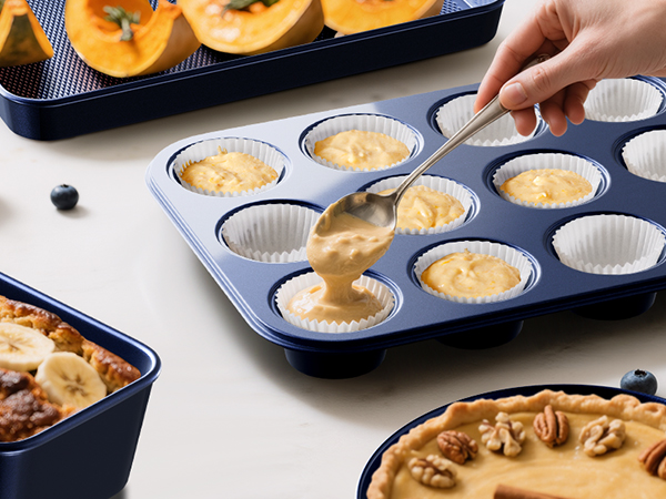 Baking tray set includes cookie slices with baking pan, cake pan, baking pan, muffin tin