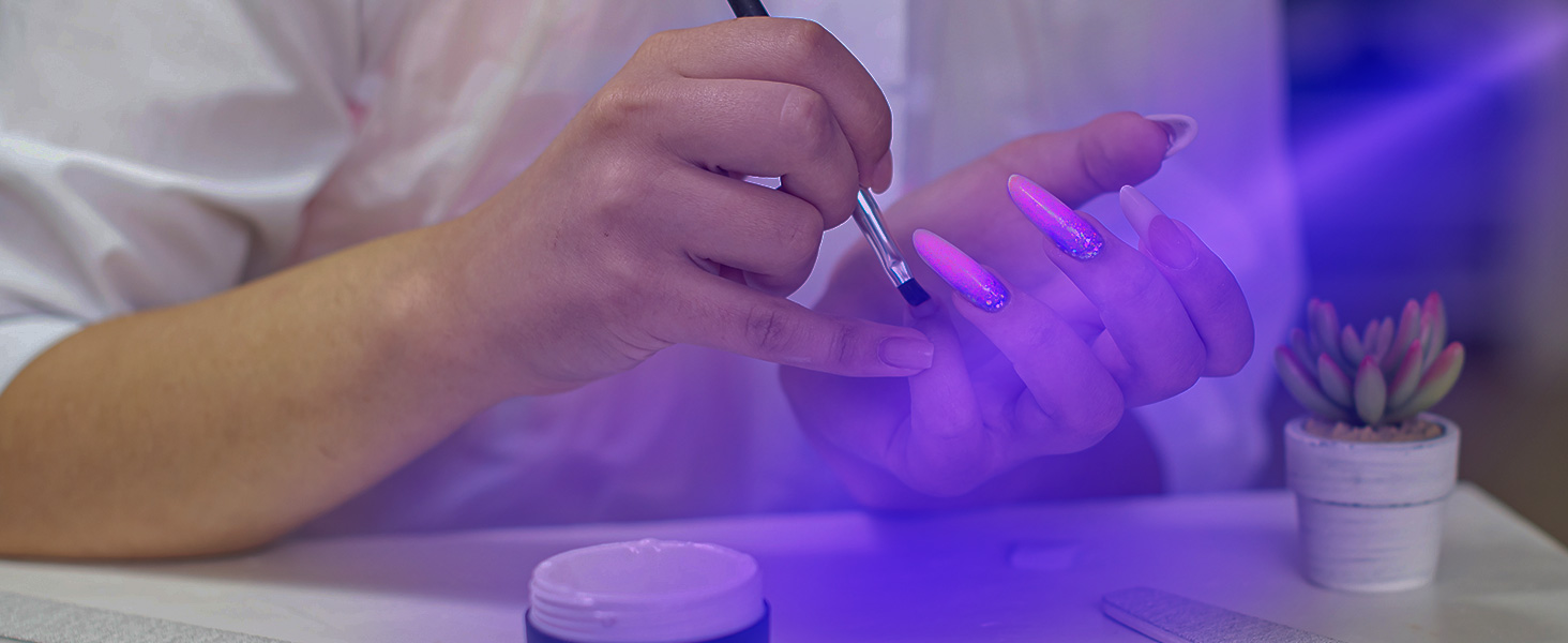 UV flashlight helps detect food stains and pet urine stains on rugs, carpets