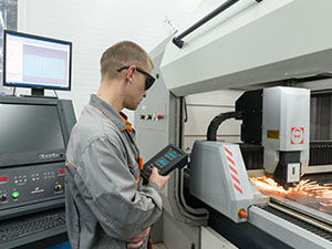 Precision mechanical cutting ensures efficient production and high-quality processing.