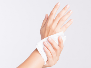 Simple formula of 75% alcohol and reverse osmosis pure water to be safe on sensitive skin