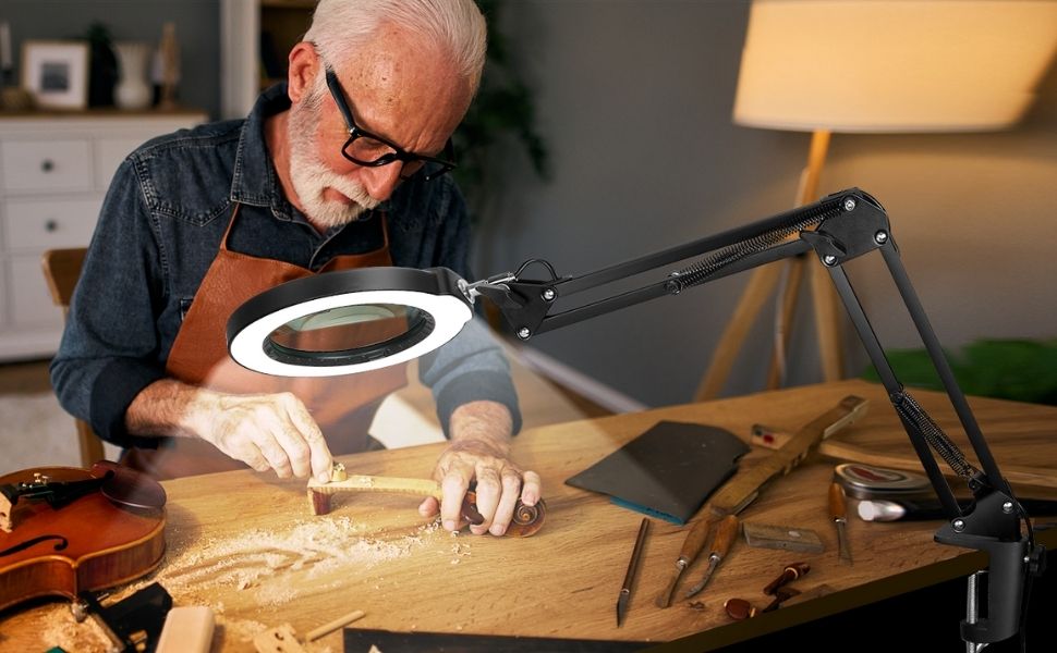 magnifying glass with light