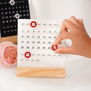 Wooden desktop calendar