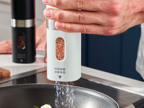 Spill free mess free salt and pepper grinders