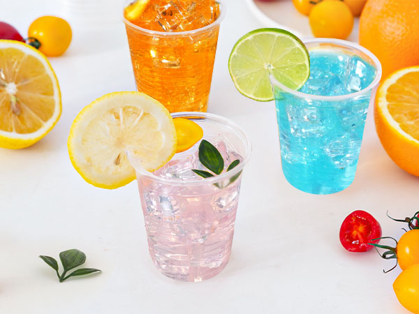 clear plastic cups suitable for serving mixed drinks, iced coffee, water, smoothies, iced tea