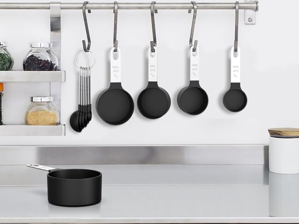 Measuring cups and spoons