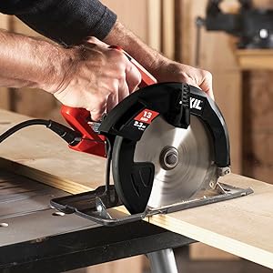 Skil 13 amp saw cutting with saw dust blower