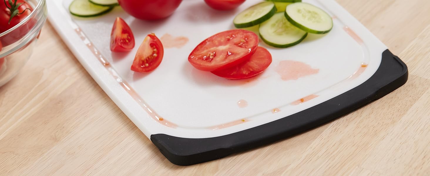 Cutting board with deep groves for meal prep