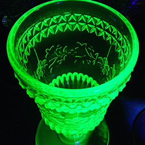 uv flashlights for uranium glass