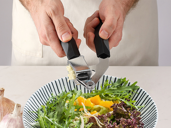 garlic press