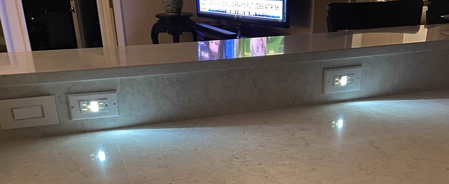 Receptacle Outlet with Night Light,Tamper-Resistant,15A,2 Pole,Standard Electrical Outlets