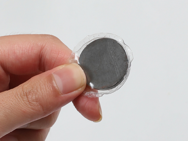 Vacuum packaging for rust prevention