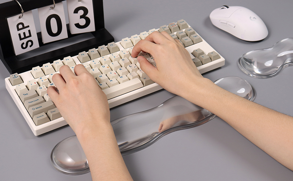 WHITE WRIST REST