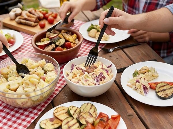 The use of disposable tableware at barbecues and outdoor parties