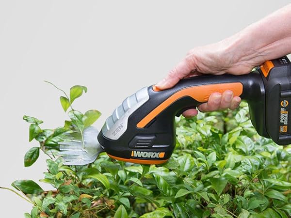 WORX WG801 20V Cordless Hedge Trimmer - Control Grip