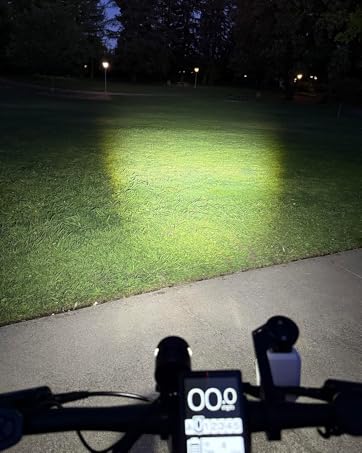 The illumination area is clearly visible.