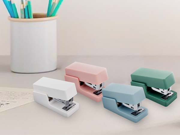 mini stapler with staples