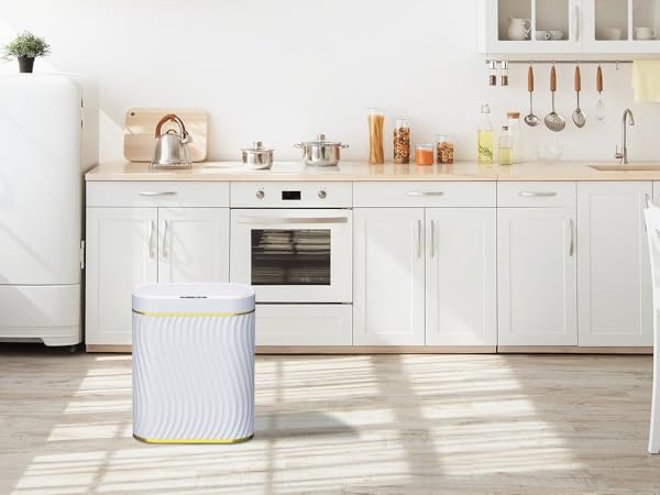 Bathroom Small Trash Can with Lid